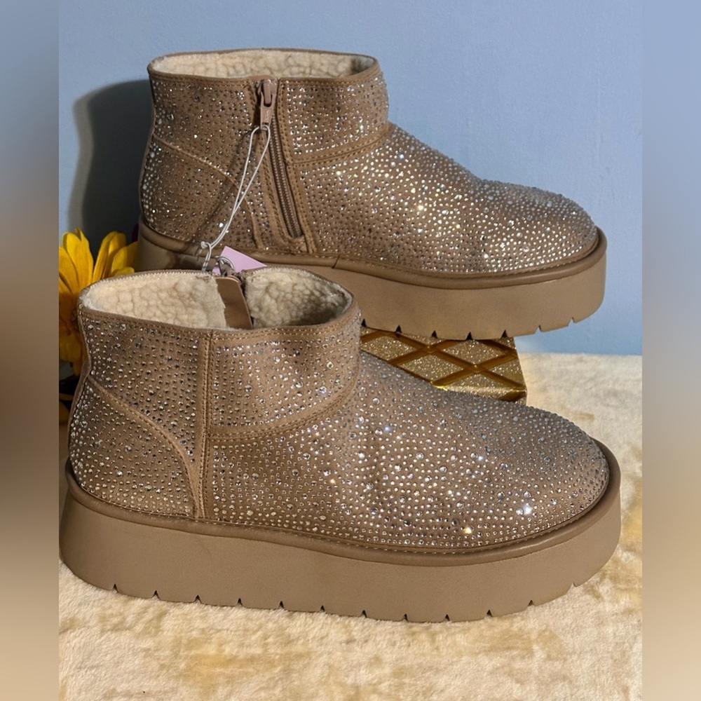 NEW Woman’s Rhinestone Platform Sherpa Bootie Memory Foam~Wild Fable~Beige Sz10